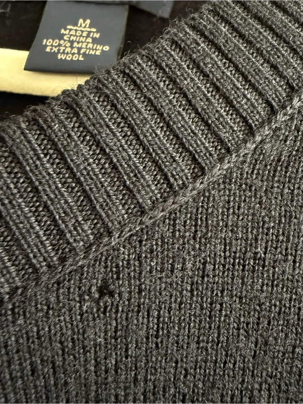Banana Republic Men's Extra Fine Merino Wool Black Crewneck Knit Sweater Medium